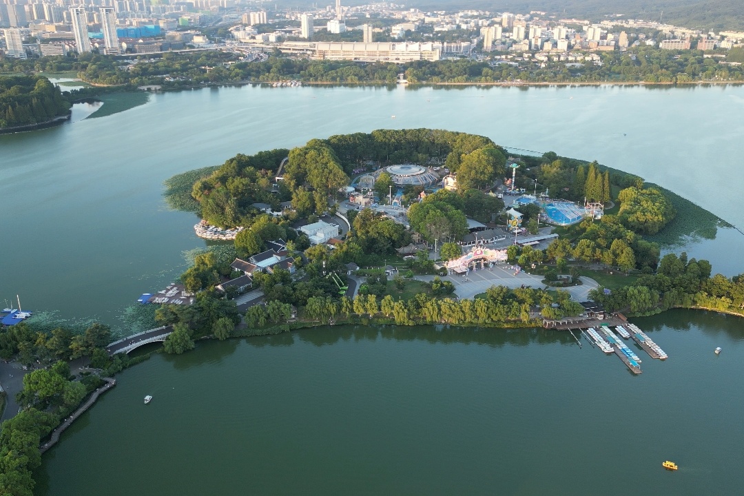 Xuanwu Lake Park